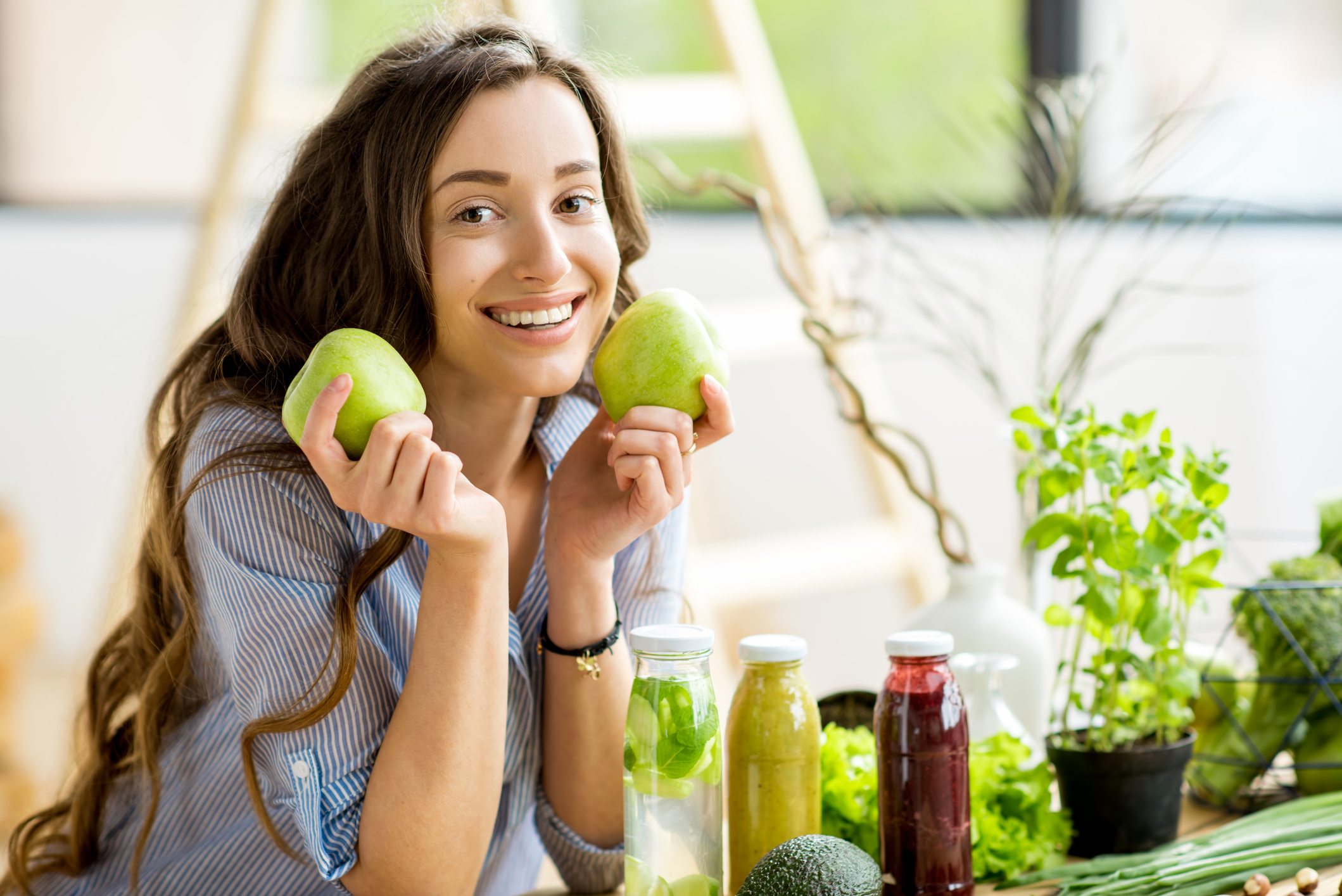 8 increíbles beneficios de las manzanas verdes