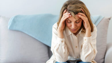 Mujer deprimida con artritis reumatoide