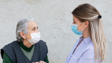 Protección a los adultos mayores durante la pandemia del COVID-19