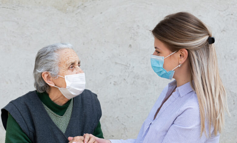 Protección a los adultos mayores durante la pandemia del COVID-19