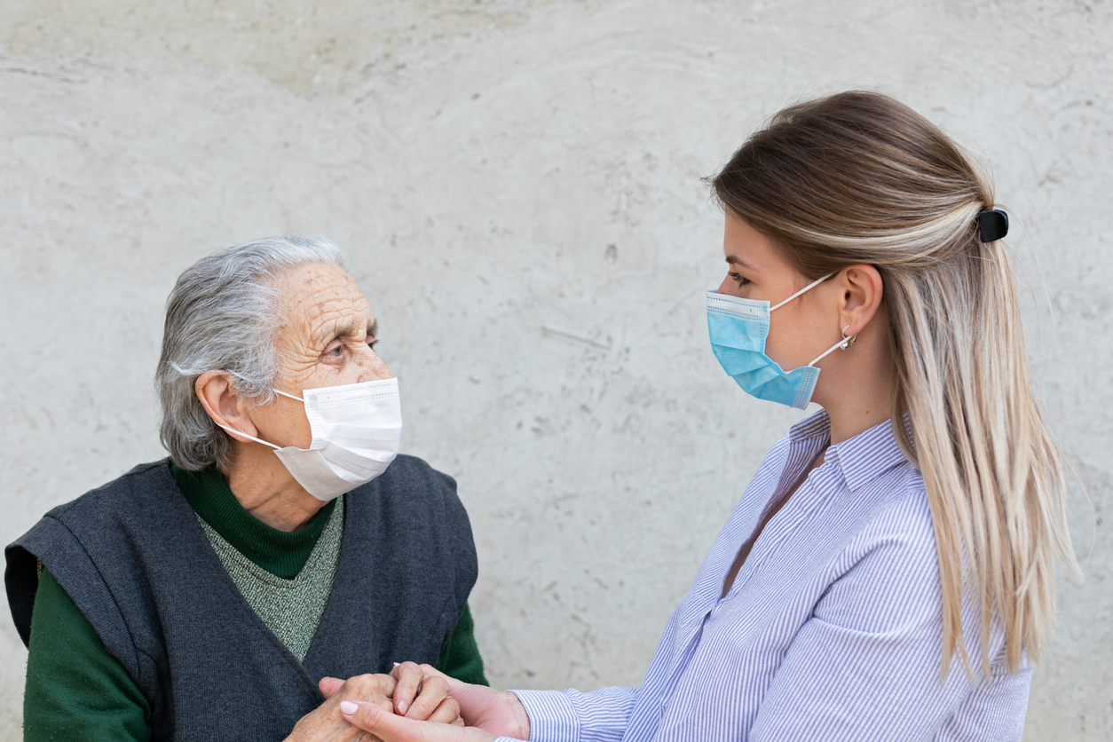 Protección a los adultos mayores durante la pandemia del COVID-19