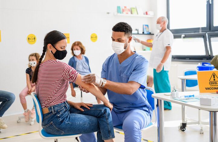 Héroes de la salud lanzan la campaña para promocionar la vacunación contra la COVID