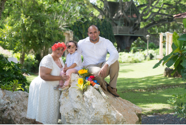 Brenda Carrasquillo junto a su sobrino Alfred Sanyet Carrasquillo y su hija