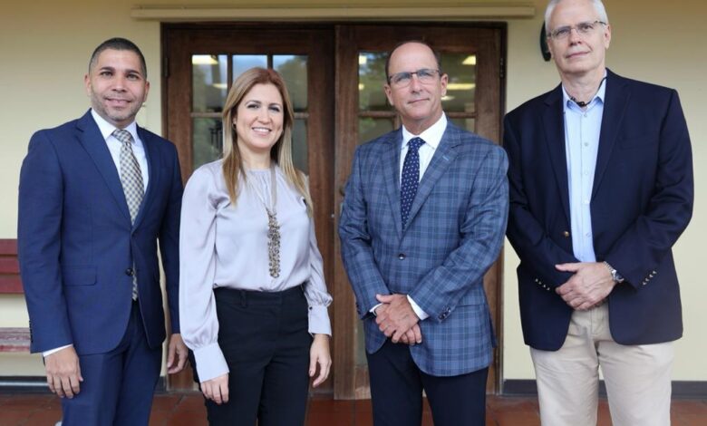 Centro Médico Episcopal San Lucas gestiona adquisición del sofisticado equipo de cirugía robótica da Vinci Xi