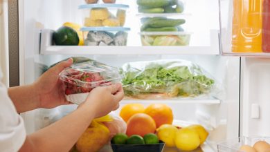 Haz lo siguiente con los alimentos o recipientes que pudieron haber estado en contacto con el agua de la inundación o tormenta.