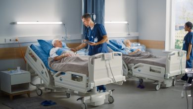 Pacientes recibiendo servicios en hospital.