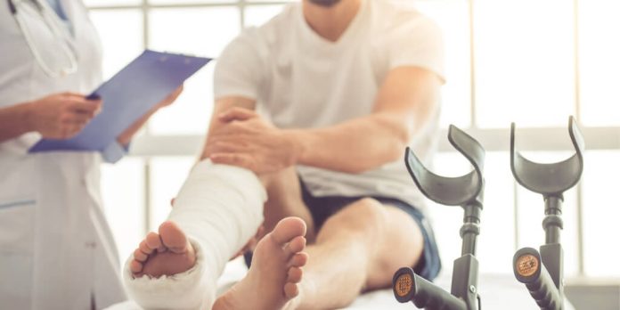 ¿Has oído de personas que suelen tener los huesos débiles y, durante su vida, han sufrido múltiples fracturas? Es osteogénesis imperfecta.