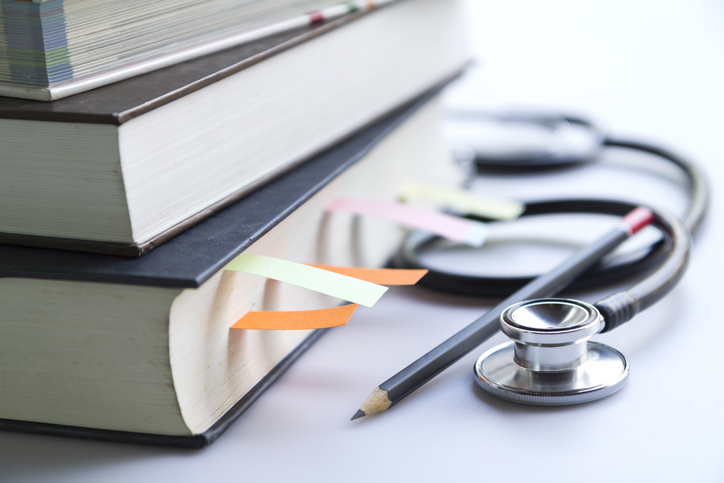 Estas obras abarcan diversas disciplinas médicas, ofreciendo valioso conocimiento para médicos, estudiantes y profesionales de la salud.