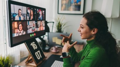 La dismorfia de Zoom es un fenómeno psicológico que ha surgido en el contexto de la era digital y la prevalencia de las videoconferencias en línea.