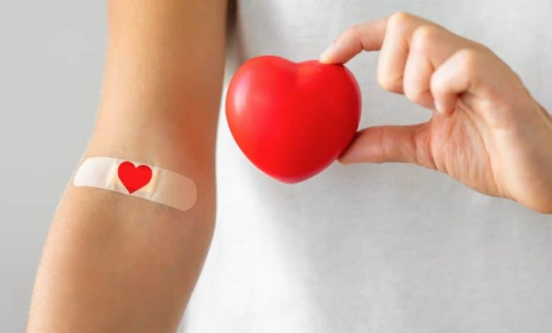 La donación de sangre es un procedimiento médico por el cual se extrae sangre a una persona y luego se inyecta a otra persona que la necesita.