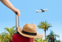 Viajar con dermatitis atópica puede requerir algunas precauciones adicionales para mantener la piel saludable y cómoda durante el viaje.