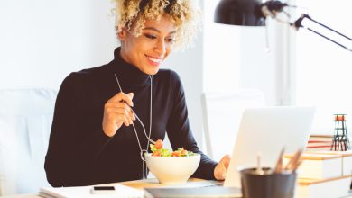 Dedica tiempo los fines de semana para planificar tus comidas y almuerzos para la semana laboral.