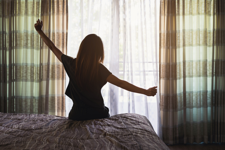 Cada día que logres levantarte temprano y con una actitud positiva será un paso más hacia una vida más organizada y productiva.