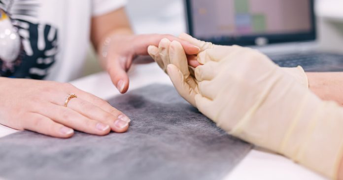 Manchas en las uñas