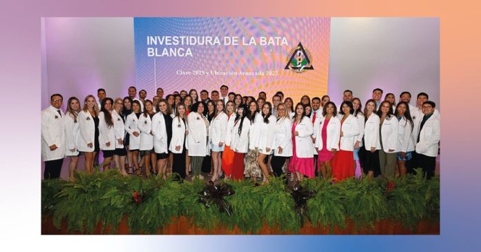Nuevos estudiantes de medicina dental