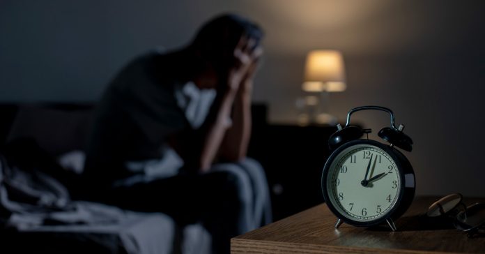 apnea social, una condición en la que el descanso se ve afectado por cambios de hábitos