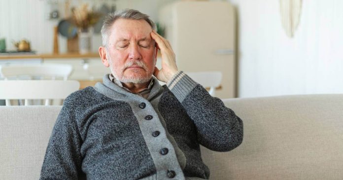 Una charla dirigida a pacientes, familiares, cuidadores y adultos mayores de 40 años, con enfoque consiste en la enfermedad de Alzheimer.
