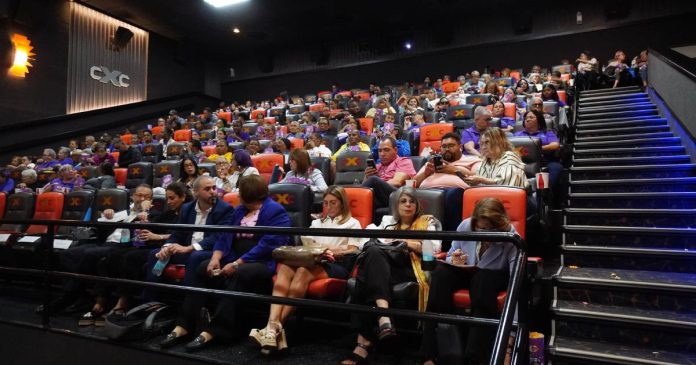 Caribbean Cinemas proyectará la película Diario: Mujer y Café en una tanda adaptada para adultos mayores