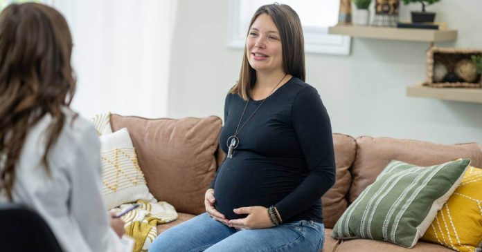 Las doulas son profesionales capacitados para mejorar la atención clínica que reciben las mujeres que se encuentran en estado de embarazo.