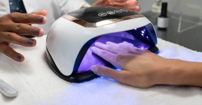 Los esmaltes semipermanentes se han mostrado como una gran tendencia en la industria de la belleza, por sus resultados y su larga duración.