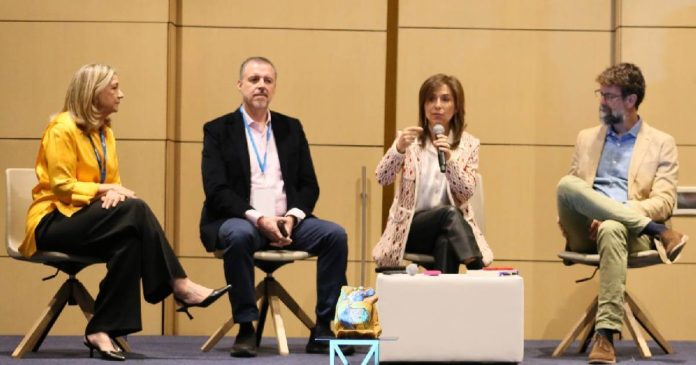 La hiperconexión de la tecnología en la infancia y adolescencia está afectando la conexión humana, limitando el desarrollo emocional saludable