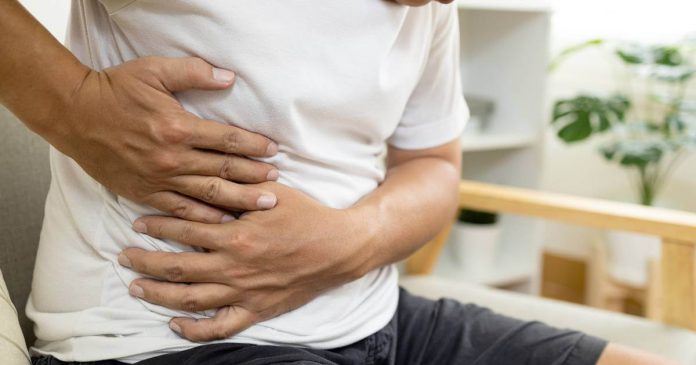 El hígado graso o esteatosis hepática se produce por la acumulación de grasa en las células del hígado, estas se deben a diferentes factores.