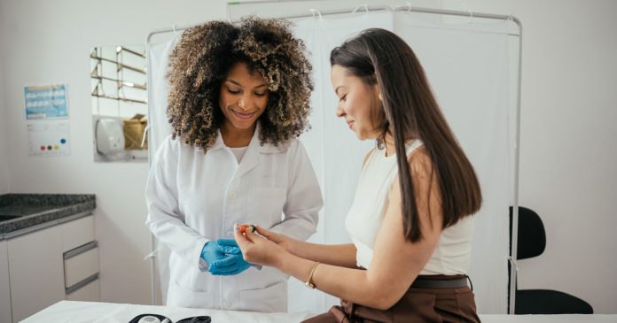 Descubre las tres etapas de la diabetes tipo 1 y cómo pasar del silencio a la acción puede cambiar tu vida y prevenir complicaciones.