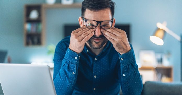 Cómo cuidar tus ojos cuando pasas mucho tiempo frente a las pantallas