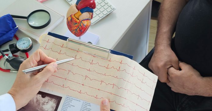 Investigaciones recientes sugieren que el ritmo cardíaco y ciertos genes asociados al alzhéimer podrían estar vinculados