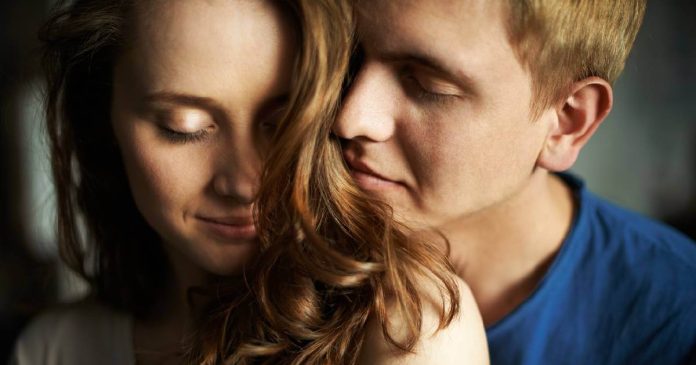 Un nuevo estudio de medicina ha detallado cómo los olores de las mujeres pueden tener efectos físicos y psicológicos en los seres hombres.