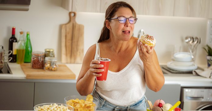 En Estados Unidos, una de cada cinco mujeres de 50 a 64 años presenta adicción a los alimentos ultraprocesados