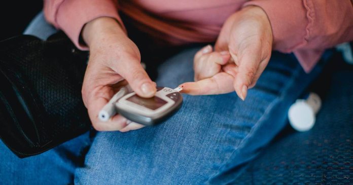 La diabetes tipo 2 afecta como el cuerpo utiliza el azúcar para obtener energía, impidiendo que el cuerpo utilice la insulina correctamente.
