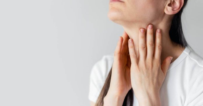 La psoriasis es una enfermedad inflamatoria de la piel que produce manchas rojas y escamosas que son conocidas como lesiones o placas.