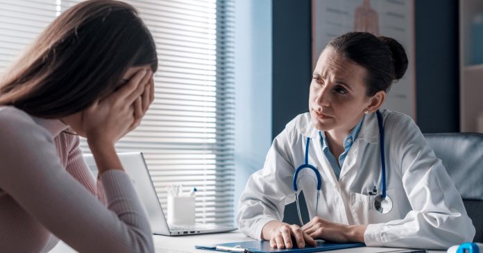 Cómo dar malas noticias en medicina: comunicar con humanidad también es parte del cuidado