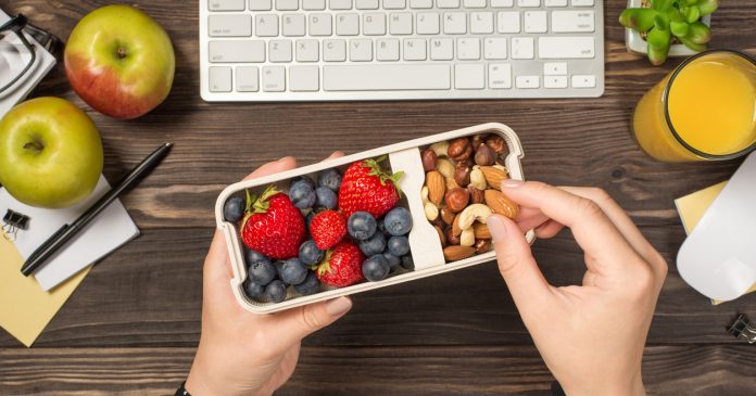 Snacks nutritivos para la oficina: