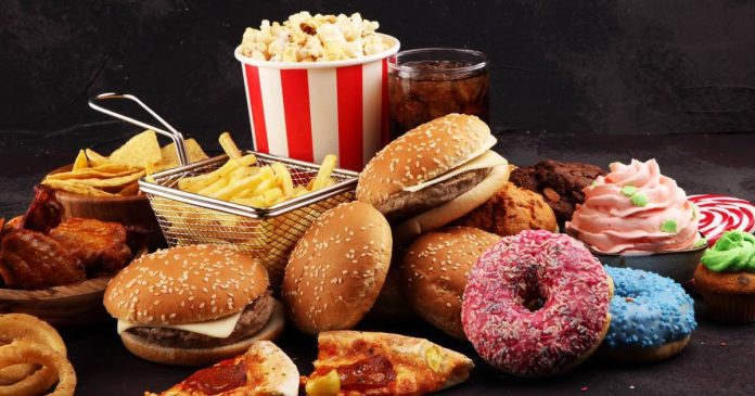 Los alimentos ultraprocesados son un desafío para la salud pública global, ya que su consumo se asocia con diferentes enfermedades.