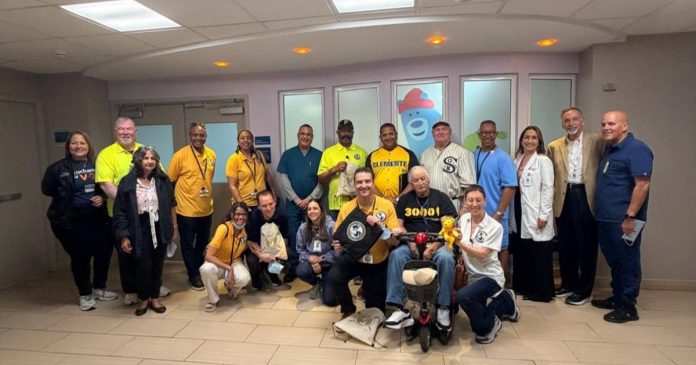 Familia de Roberto Clemente entrega pintura conmemorativa en el Puerto Rico Childrens Hospital