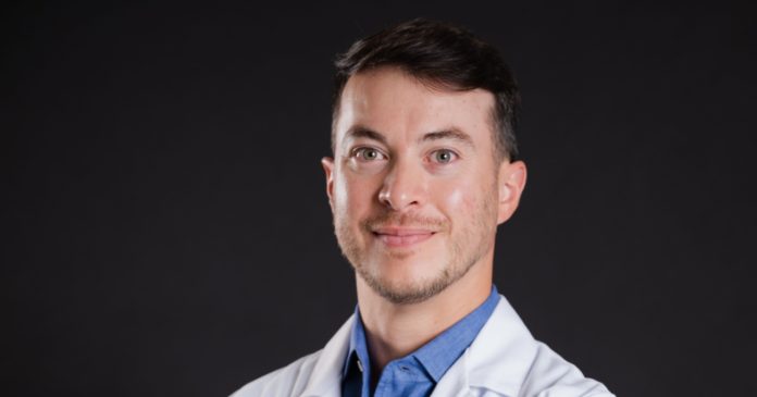 Médico puertorriqueño realiza cirugías de alto nivel para tratar craneosinostosis en bebés en Puerto Rico