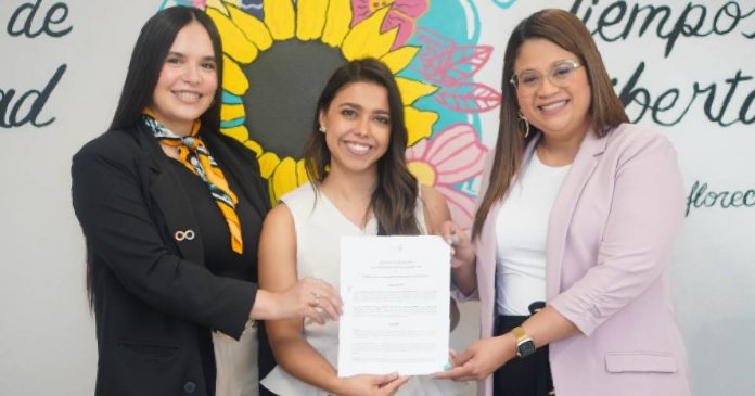 De izquierda a derecha - Sharimar Núñez, fundadora de GEMA, Lenna Ramírez Cintrón, directora ejecutiva de Casa Julia y la Dra. Ismarie Soto Infante, psicóloga clínica.