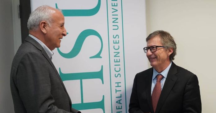 José Acarón de AARP y el Dr. Gino Natalicchio, presidente de PHSU