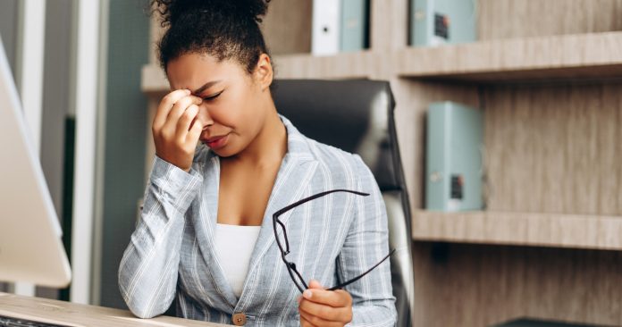 No usar lentes en la oficina: los problemas visuales que podrías estar ignorando