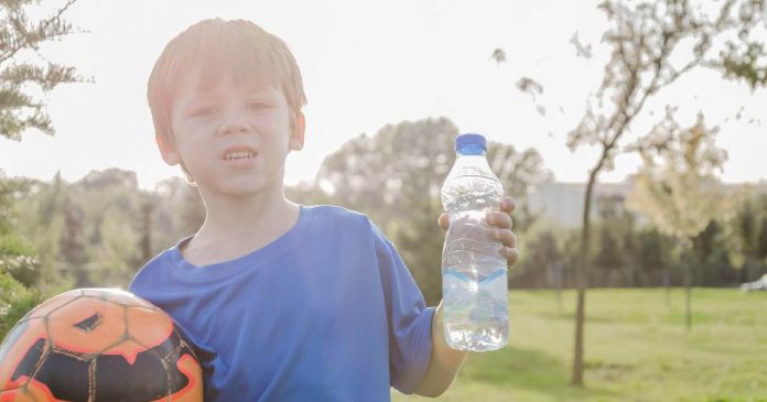 El jefe del departamento de pediatría del Hospital Auxilio Pediátrico advierte ante los golpes de calor y la hidratación en niños.