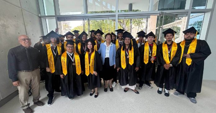 Los Centros Sor Isolina Ferré (CSIF) realizaron la celebración de la décimo novena graduación de su Sistema Educativo.