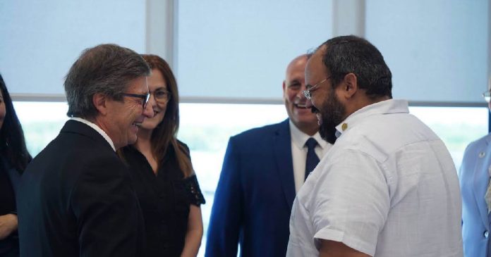 El secretario del Departamento de Educación de Puerto Rico visitó PHSU, donde estuvo en reunión de trabajo con el presidente de la institución