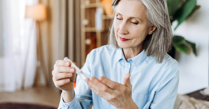 Los CDC menciona que las mujeres con diabetes tienen un riesgo mayor de presentar complicaciones diferentes complicaciones de salud.