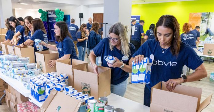 Empleados de AbbVie Puerto Rico preparan más de 6.000 cajas de alimentos para fortalecer la seguridad alimentaria
