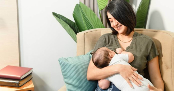 LaOMS) y UNICEF recomiendan que la leche materna sea el alimento exclusivo de los bebés recién nacidos hasta los 6 meses de edad.