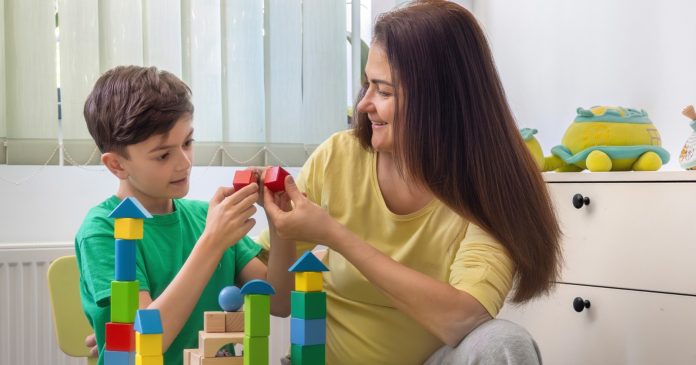 Autismo: estudio analiza el trabajo materno y el riesgo