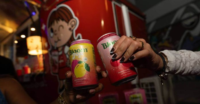 Bloom es una plataforma de bebidas better-for-you que combina sabor, funcionalidad y estilo de vida.