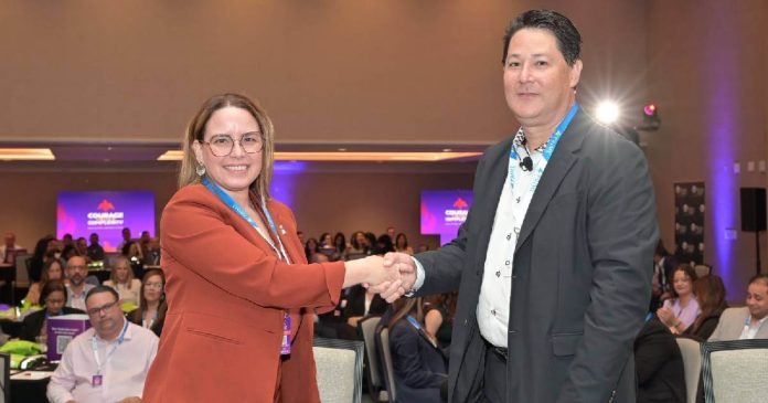 En el PIA Leadership & Innovation Summit, PIA y CienciaPR formalizaron un memorando de entendimiento (MOU).
